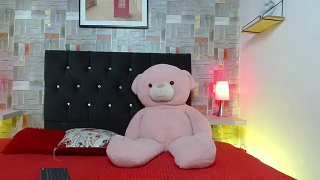 couple lovelyds online show from March 18, 2025, 7:33 pm