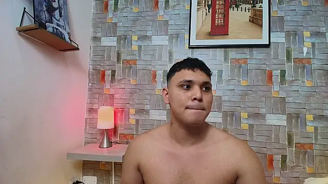 couple lovelyds online show from December 22, 2025, 9:04 pm