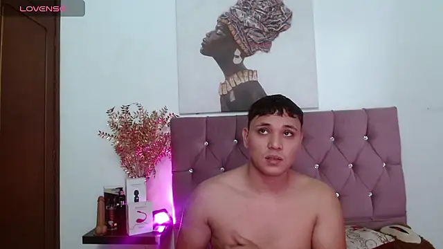 couple lovelyds online show from September 28, 2025, 8:38 pm