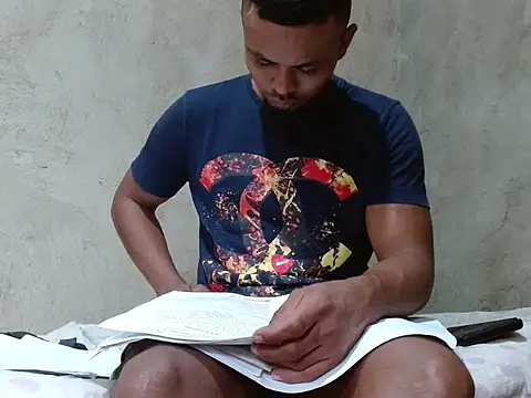 fernandez latinblackk online show from November 29, 2025, 9:04 pm