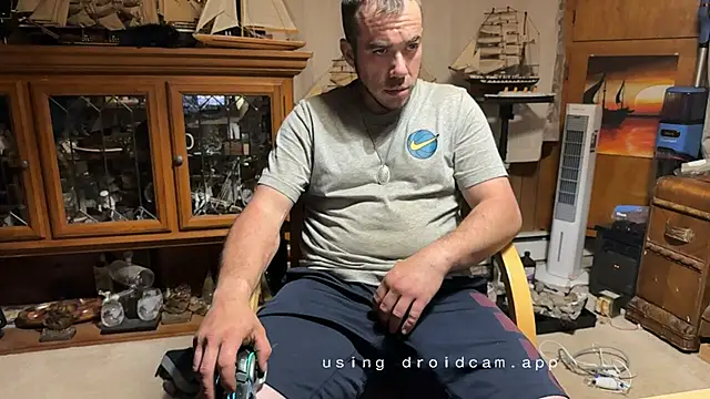 ScubaStevex online show from May 5, 2026, 4:37 am