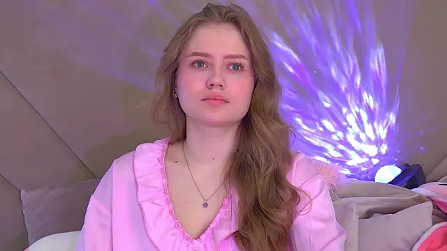 SelinSwarovski online show from November 9, 2025, 4:44 pm