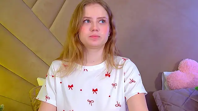 SelinSwarovski online show from December 14, 2025, 4:34 pm