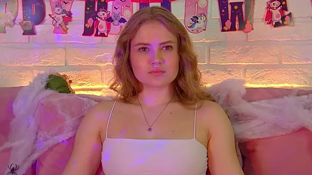 SelinSwarovski online show from October 28, 2025, 7:13 pm