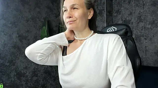 Lillian White online show from July 15, 2026, 1:01 am