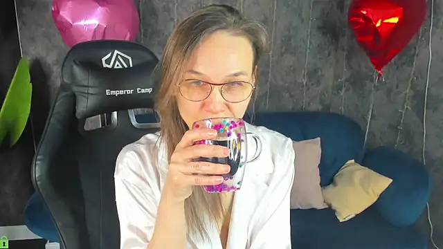 Lillian White online show from March 2, 2026, 1:06 am