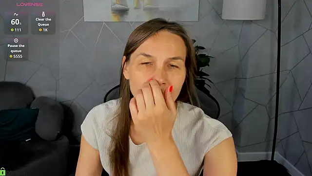 Lillian White online show from August 2, 2026, 1:04 am
