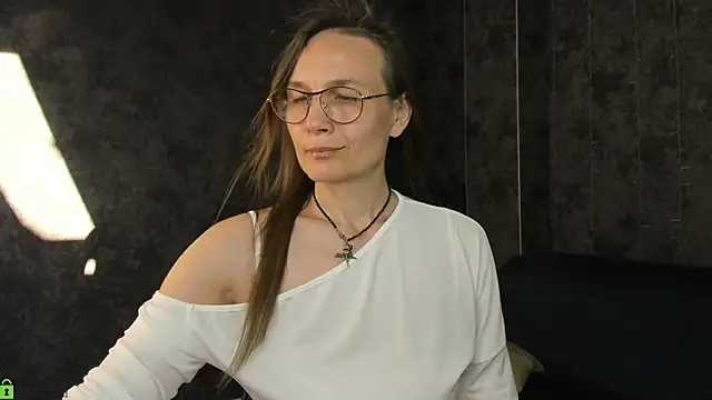 Lillian White online show from June 15, 2026, 1:06 am