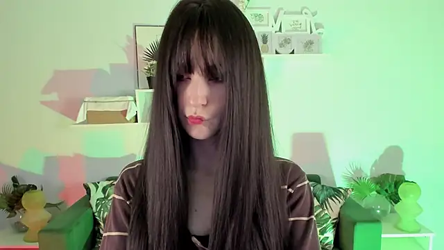 LuxRayi online show from February 2, 2025, 2:56 pm