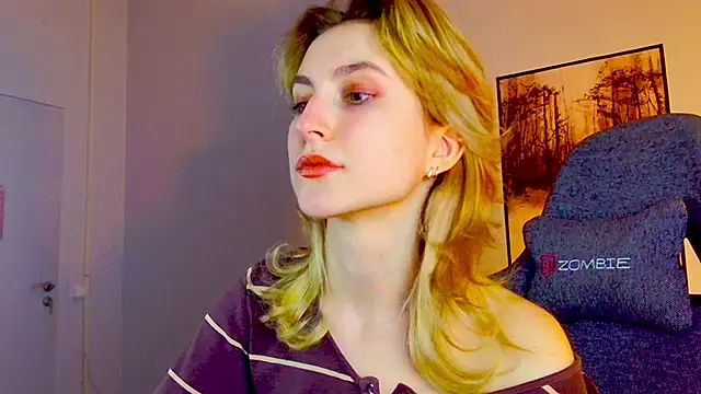 LuxRayi online show from February 26, 2025, 5:53 pm