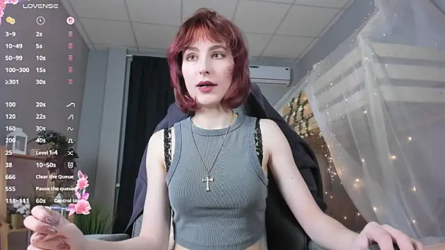 Snapshot of LuxRayi chatting on March 13, 2026, 8:41 am LuxRayi online show from March 13, 2026, 8:41 am