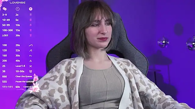 Snapshot of LuxRayi chatting on March 5, 2026, 6:10 am LuxRayi online show from March 5, 2026, 6:10 am