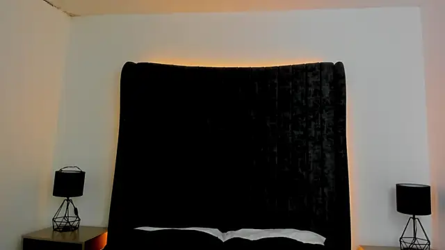 NataGarcia online show from October 27, 2025, 3:35 pm