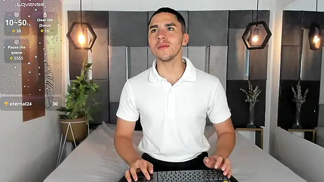 LiamNovak online show from September 16, 2025, 11:22 am