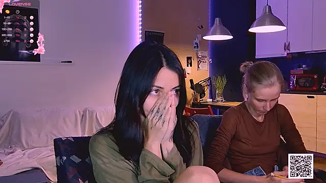 KatiKate online show from September 10, 2025, 10:42 pm