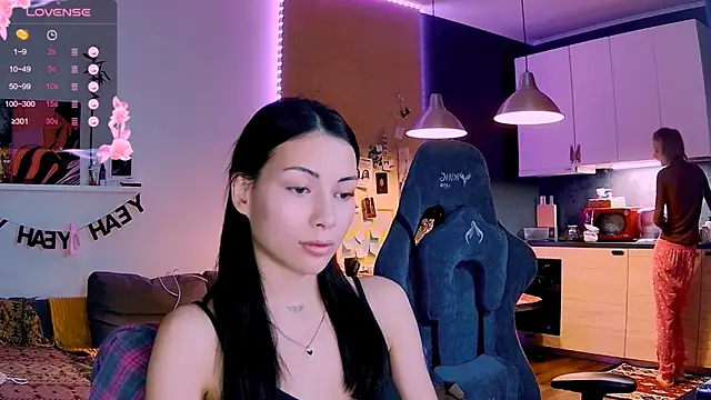 KatiKate online show from November 22, 2025, 1:43 pm