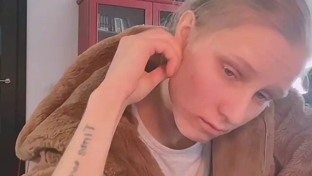 KatiKate online show from March 3, 2025, 1:34 pm