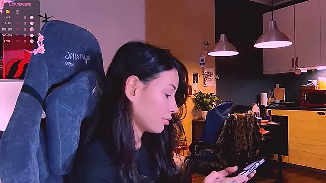 KatiKate online show from October 20, 2025, 5:13 pm