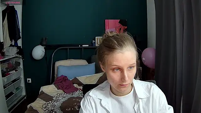 KatiKate online show from May 4, 2026, 3:15 pm