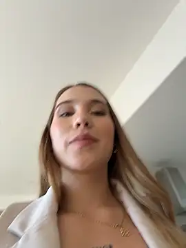 SophieRaily  online show from January 7, 2026, 8:36 pm