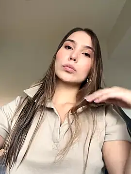 SophieRaily  online show from September 30, 2025, 7:53 pm