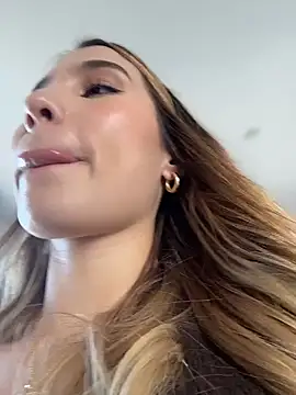 SophieRaily  online show from January 6, 2026, 8:46 pm