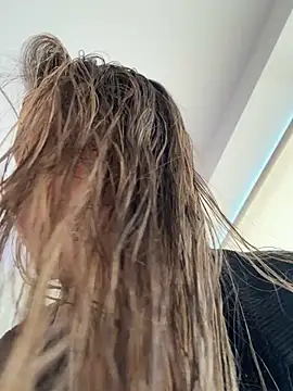 SophieRaily  online show from February 21, 2025, 2:06 pm