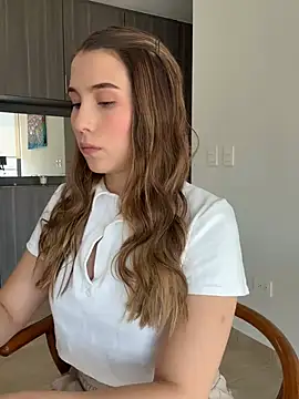 SophieRaily  online show from March 19, 2025, 6:55 pm