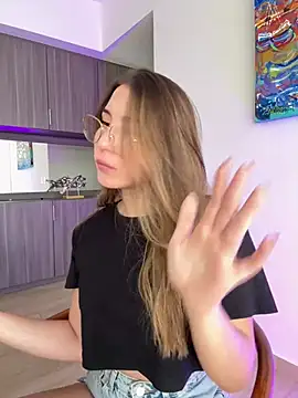 SophieRaily  online show from February 24, 2025, 9:52 pm