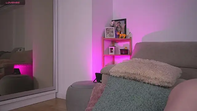 Mona Lisss online show from September 20, 2025, 11:04 am