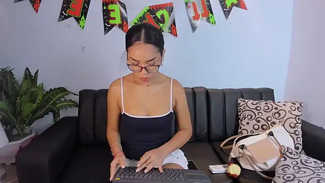 Mia petite01 online show from October 11, 2025, 10:22 pm