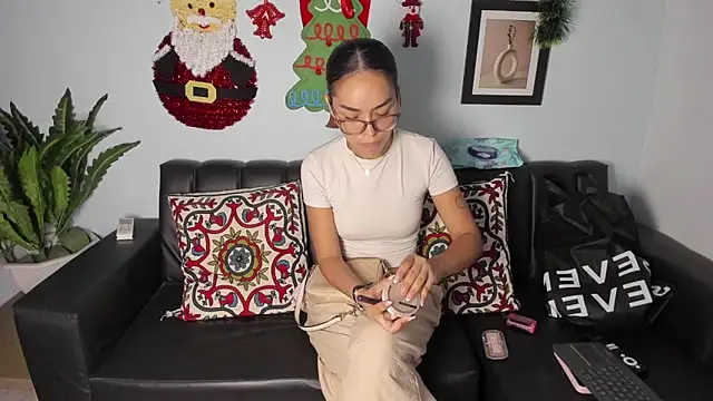 Mia petite01 online show from December 20, 2025, 11:07 pm