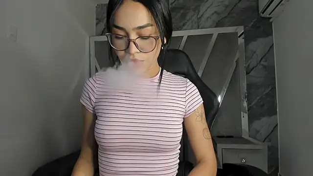 Snapshot of Mia_petite01 chatting on May 19, 2026, 8:38 pm Mia petite01 online show from May 19, 2026, 8:38 pm