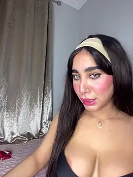 Snapshot of Meryem_Queen chatting on April 2, 2026, 2:41 am Meryem Queen online show from April 2, 2026, 2:41 am