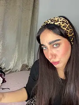 Snapshot of Meryem_Queen chatting on April 17, 2026, 11:18 pm Meryem Queen online show from April 17, 2026, 11:18 pm
