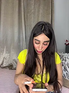 Snapshot of Meryem_Queen chatting on April 14, 2026, 10:26 pm Meryem Queen online show from April 14, 2026, 10:26 pm