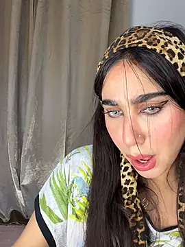 Snapshot of Meryem_Queen chatting on April 15, 2026, 10:21 pm Meryem Queen online show from April 15, 2026, 10:21 pm