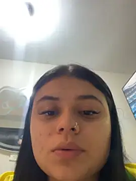 alissonfernandez  online show from June 24, 2026, 9:34 pm
