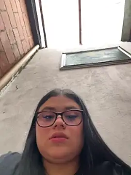 alissonfernandez  online show from May 8, 2026, 9:51 pm