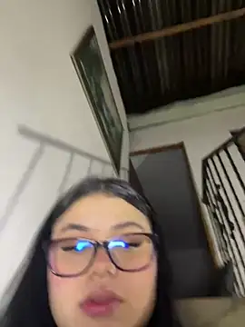 alissonfernandez  online show from May 29, 2026, 12:16 am