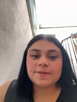 alissonfernandez  online show from June 17, 2026, 9:03 pm
