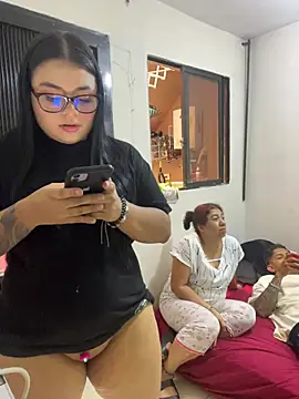 alissonfernandez  online show from June 21, 2026, 8:47 pm