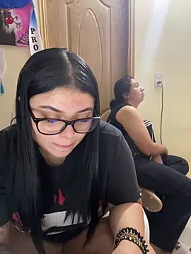 alissonfernandez  online show from December 17, 2025, 12:54 pm