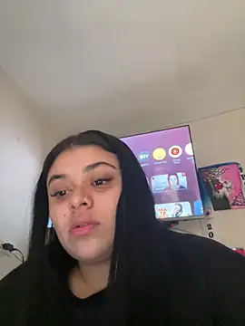 alissonfernandez  online show from June 25, 2026, 7:52 pm
