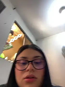 alissonfernandez  online show from July 13, 2026, 4:06 pm
