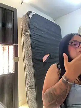 alissonfernandez  online show from August 7, 2026, 6:03 pm
