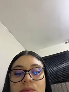 alissonfernandez  online show from May 6, 2026, 11:14 am