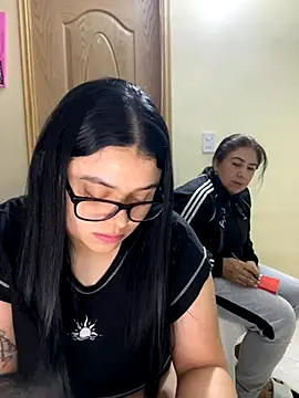 alissonfernandez  online show from November 17, 2025, 11:42 pm