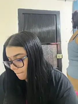 alissonfernandez  online show from May 27, 2026, 3:03 am