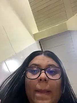 alissonfernandez  online show from October 14, 2025, 10:27 am